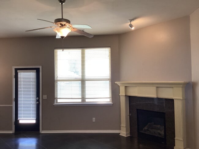 Foto del edificio - 600 SW 159th Terrace