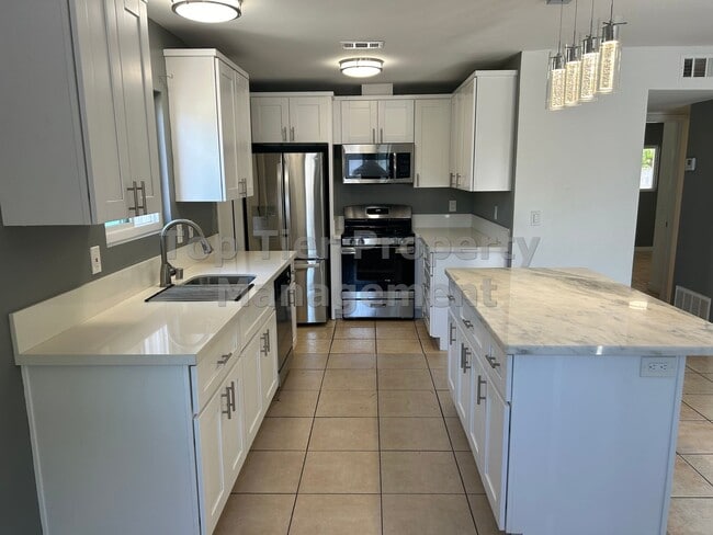 Foto del edificio - ***Charming 2 bed / 1 bath House in Oceans...