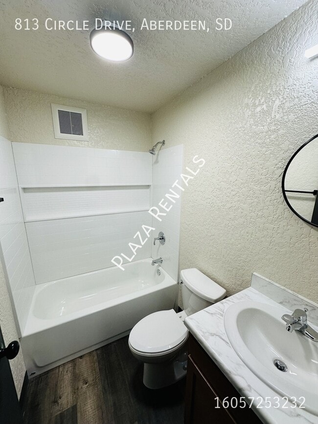 Building Photo - 1019 N 2nd St