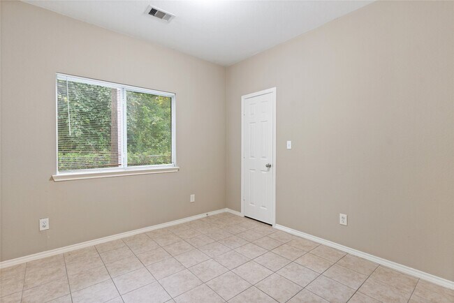 Foto del edificio - 9104 N Green River Dr