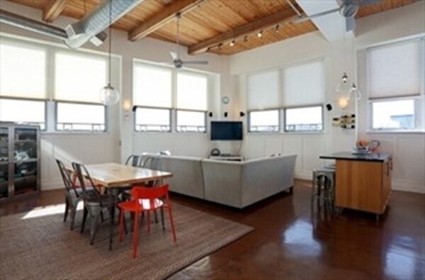 Foto del edificio - 118 Holmes St