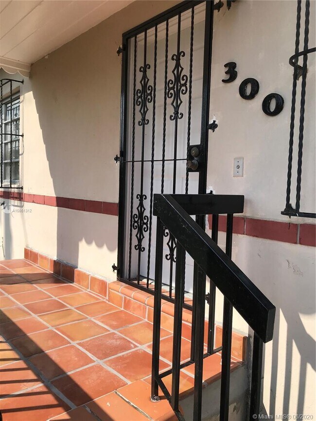 Foto del edificio - 300 NW 32nd Ave