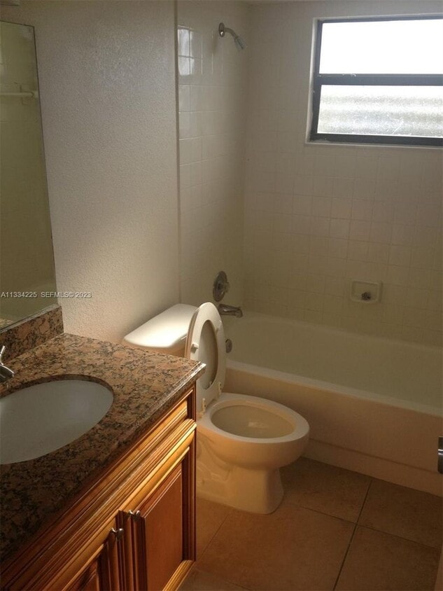 Building Photo - 2BR/2BA Ground-Floor Condo in Palm Beach Grande