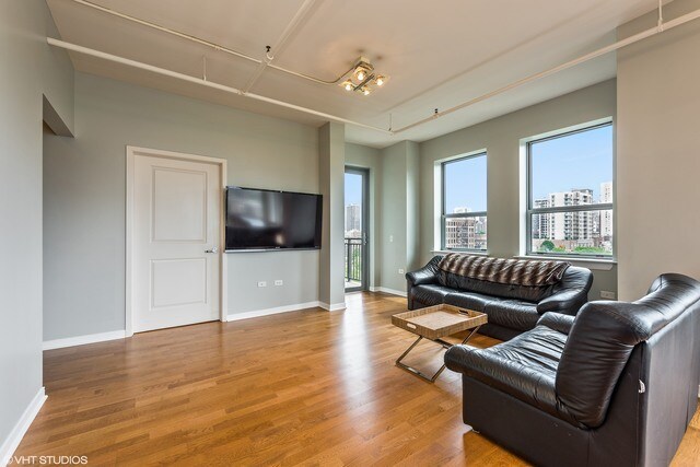Foto del edificio - 437 W Division St