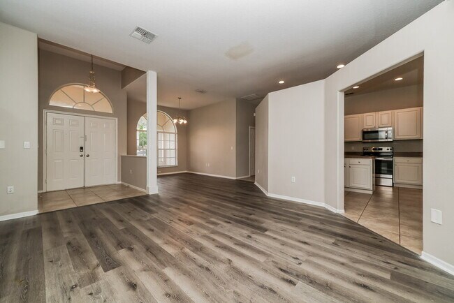 Foto del edificio - 1326 Kinsmere Dr