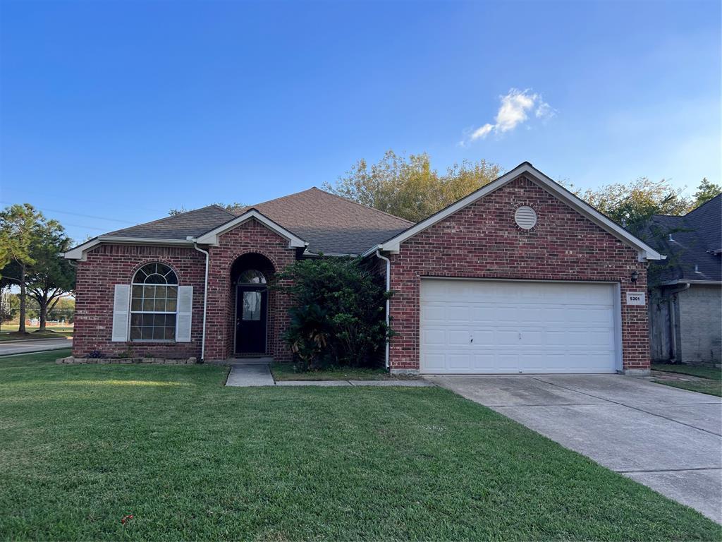 Foto principal - 5301 Carefree Dr