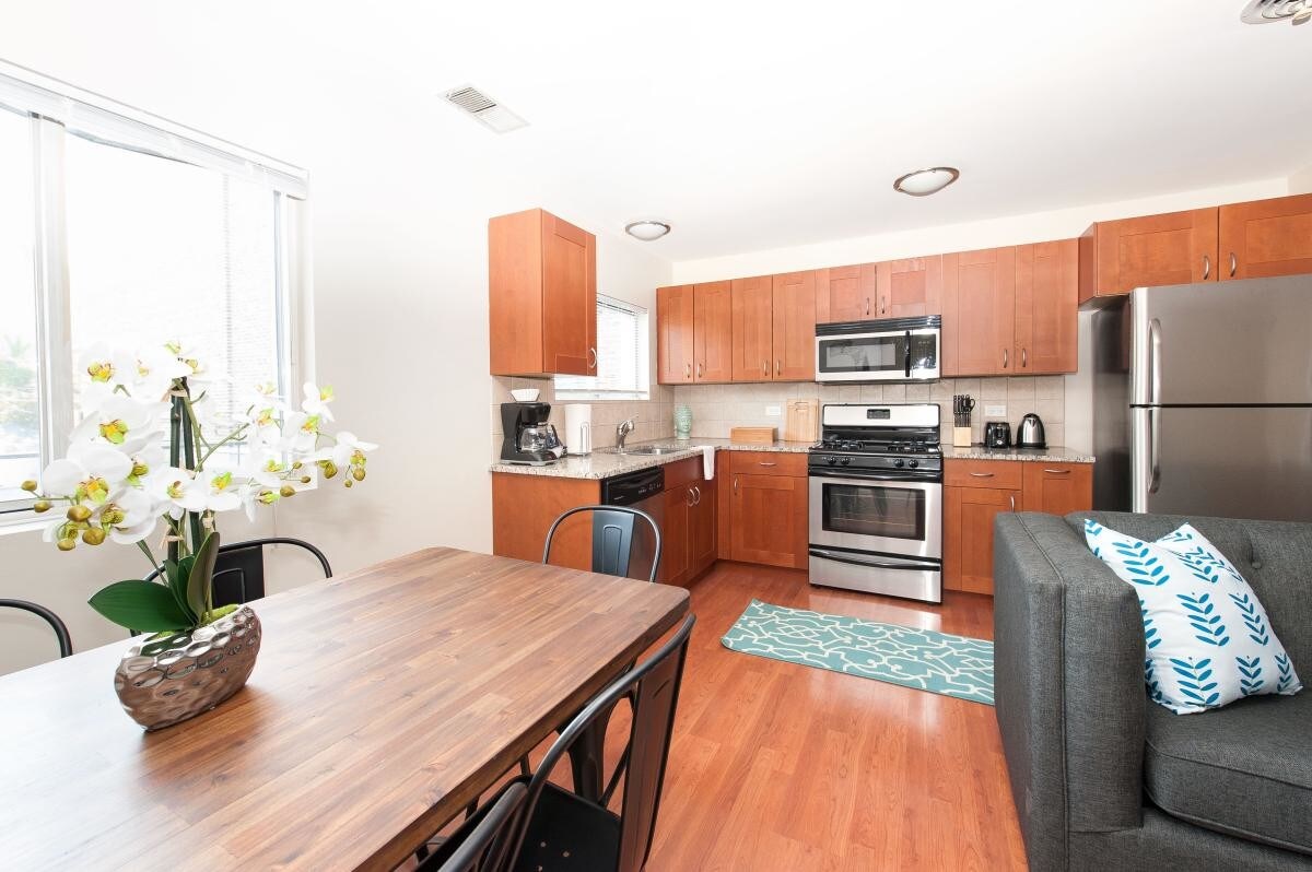 Kitchen - 2646 N Lincoln Ave