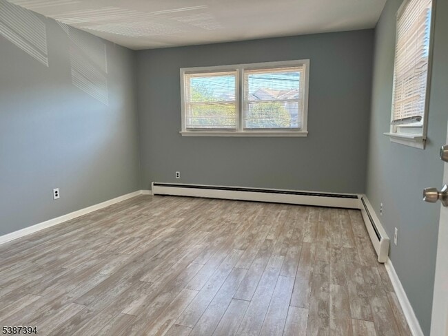 Building Photo - 687 Midland Ave