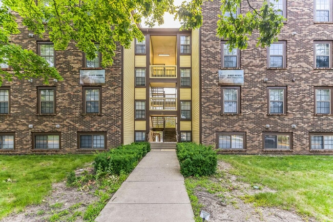 301_N_Salisbury_St_West_Lafayette_IN_47906_USA-Exterior-203A8780 - Victory on Salisbury Apartments