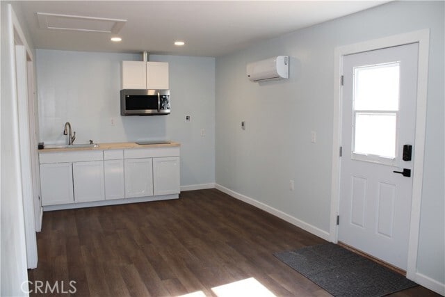 Foto del edificio - 5776 Katherine St