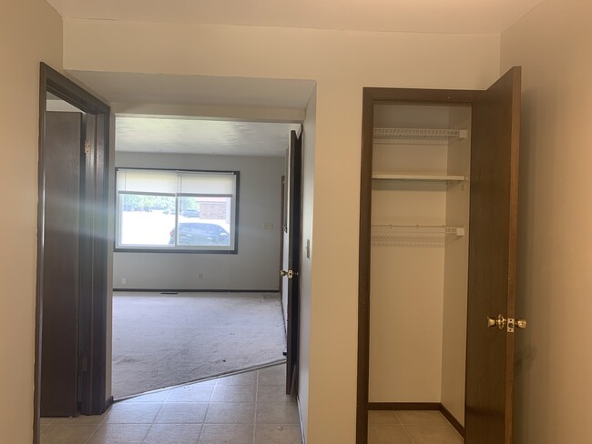 Building Photo - 3403 W Richwoods Blvd