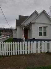 Building Photo - 1205 SE Mill St