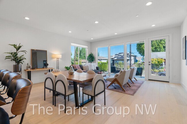 Foto del edificio - Stunning 2024 Built Downtown Kirkland Luxe Home for Rent! 3br/3.5ba/2410sf