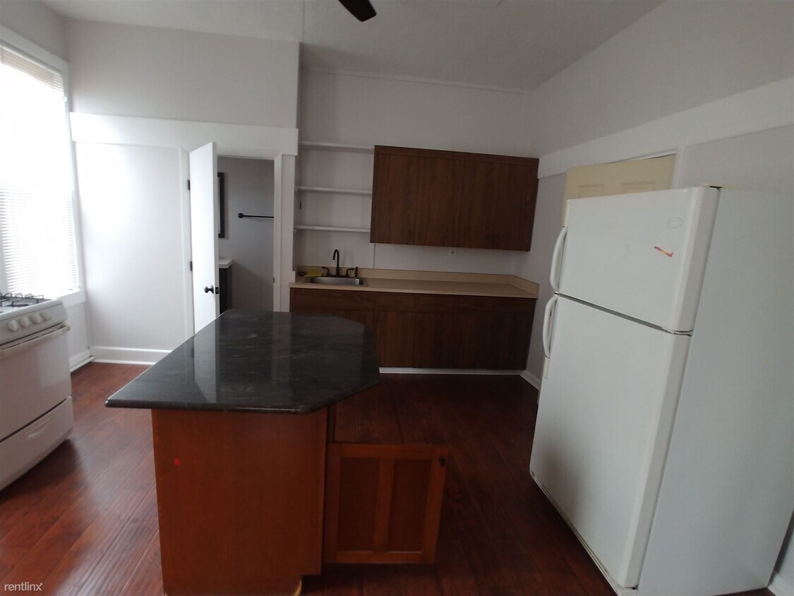 Building Photo - 1 br, 1 bath  - 1133 N Wisconsin St Apt 2