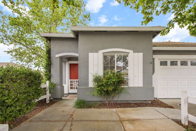 Foto del edificio - Updated Wildhorse Home | 2 Bed, 2 Bath | Corner Lot | Pets OK | W/D + Landscaping Included