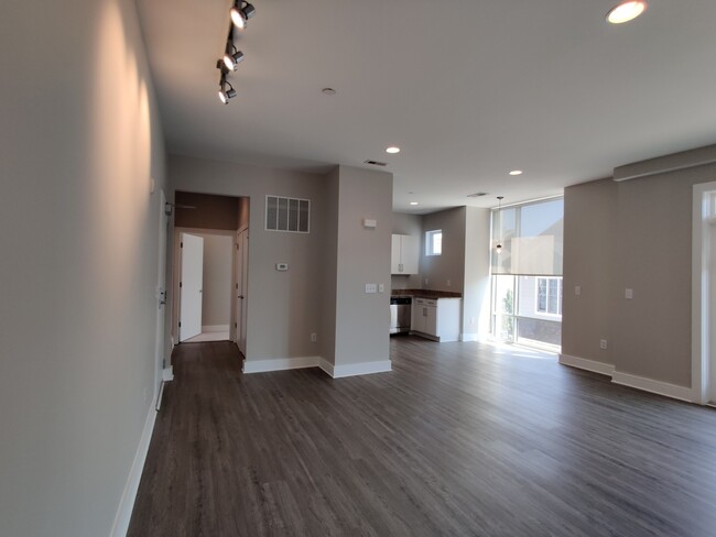 Building Photo - 2 Bedroom Unit in SouthEnd!!