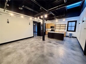 Building Photo - 706 Gloucester St