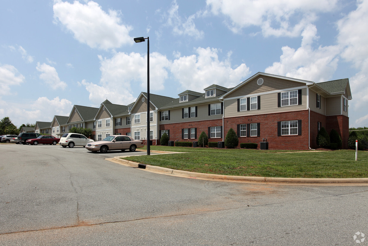 Building Photo - Auburn Spring Apartments