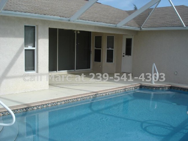 Building Photo - 4122 SW 17th Pl