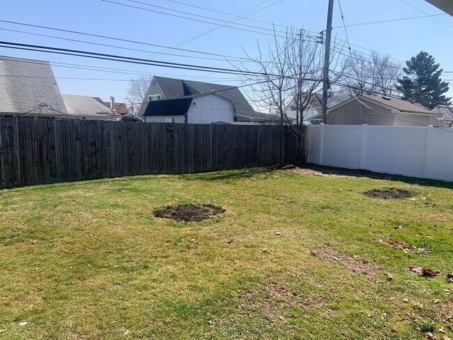 Building Photo - Beautiful fully renovated 5 beds 2 bath House