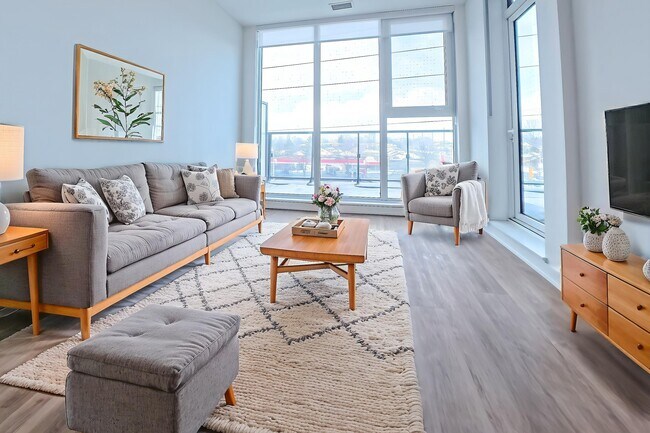 Photo du bâtiment - 1007 The Queensway