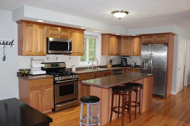 Building Photo - 48 Hickory Ln