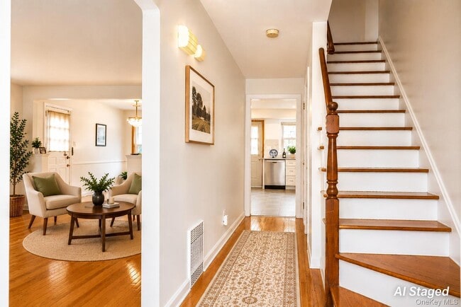 Building Photo - 121 Manhasset Ave