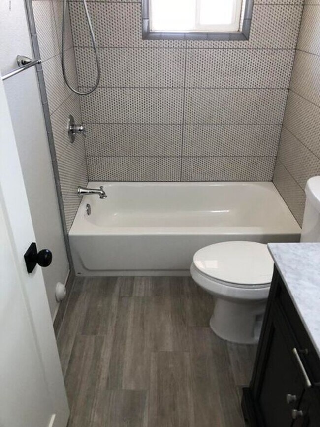 Building Photo - Upgraded Scottsdale unit for rent!