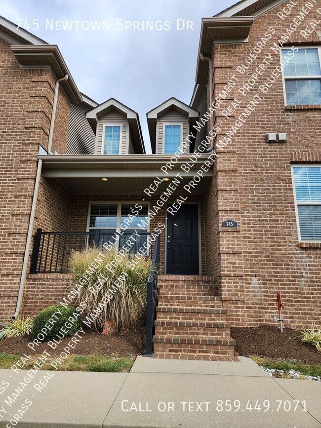 Foto del edificio - Spacious 3 bedroom 2.5 Bath Townhouse just...