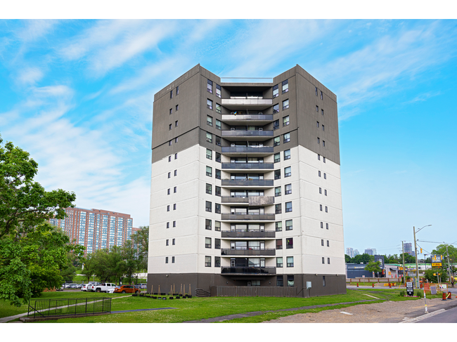 Building Photo - 3122 Hurontario Street