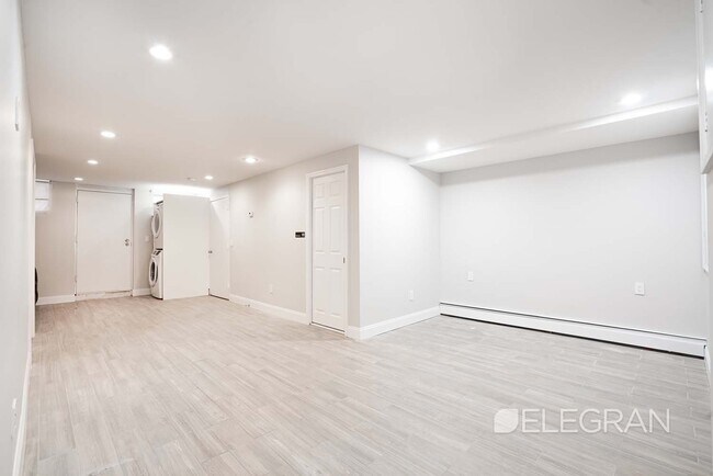 Foto del edificio - 1079 Seneca Ave