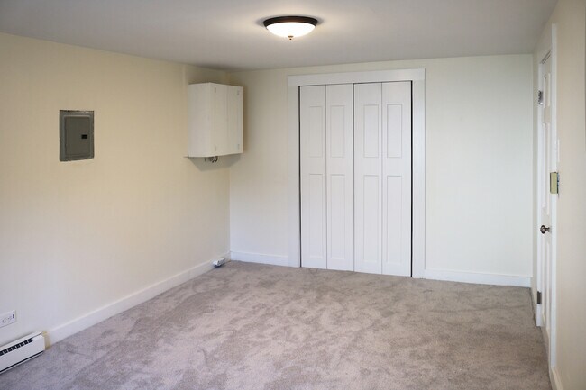 New luxury carpet in bedroom. - 34A Royal Ave