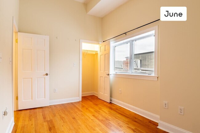 Building Photo - ROOM ONLY in 6-bed/6.5-bath Home