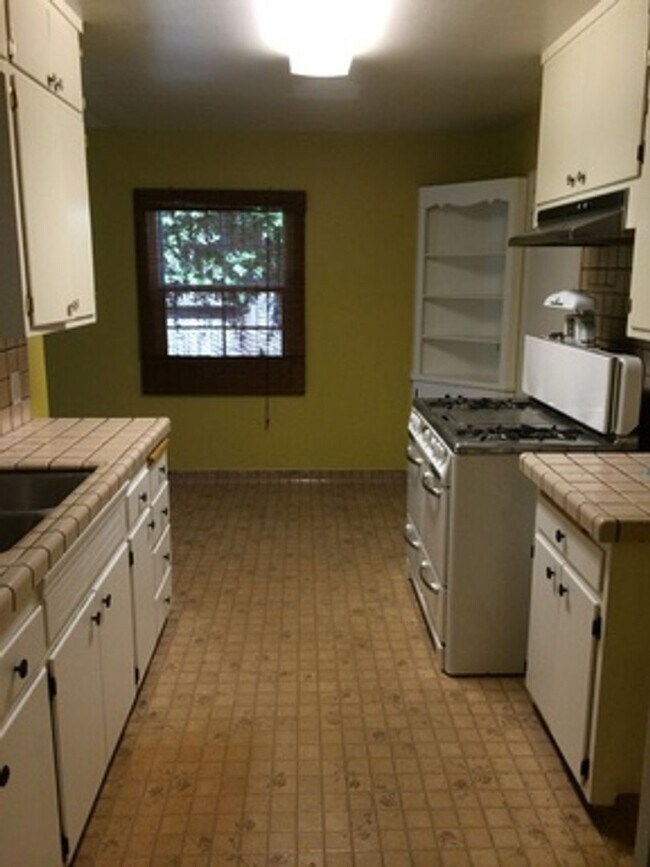 Foto del edificio - Cozy Family Home on 4105 41st Ave