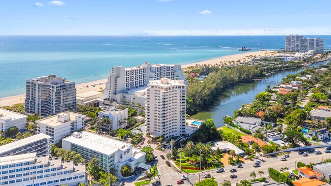 Foto del edificio - 3000 Holiday Dr