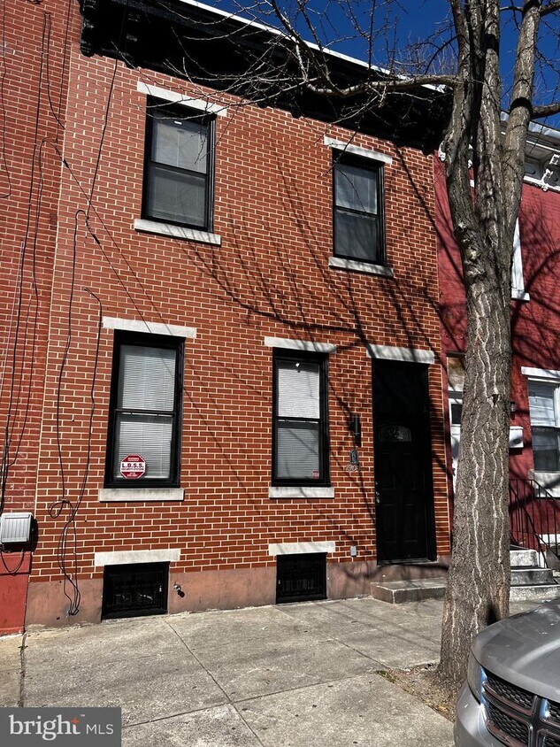 Primary Photo - 1904 N Croskey St