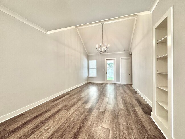 Foto del edificio - 2 Bedroom Off Jefferson Near Highland