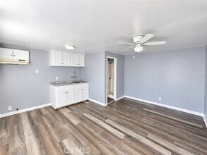 Building Photo - 127 W 58th St