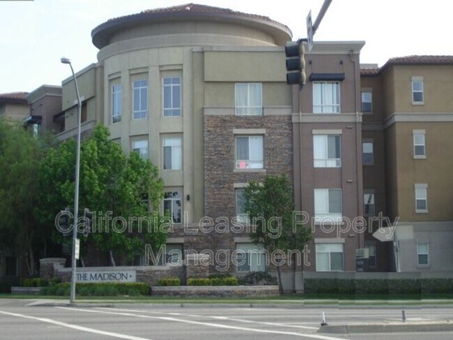 Building Photo - 24535 Town Center Dr