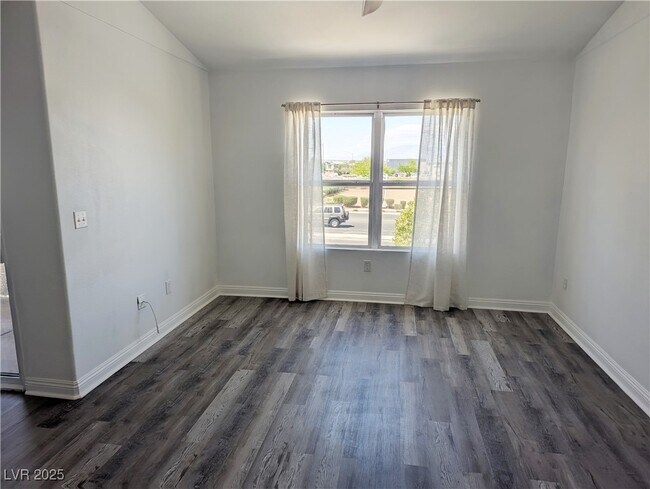 Foto del edificio - 7255 W Sunset Rd