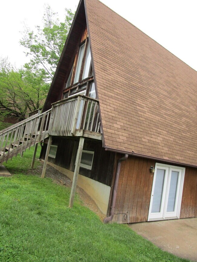 Building Photo - 3016 Alpine Dr