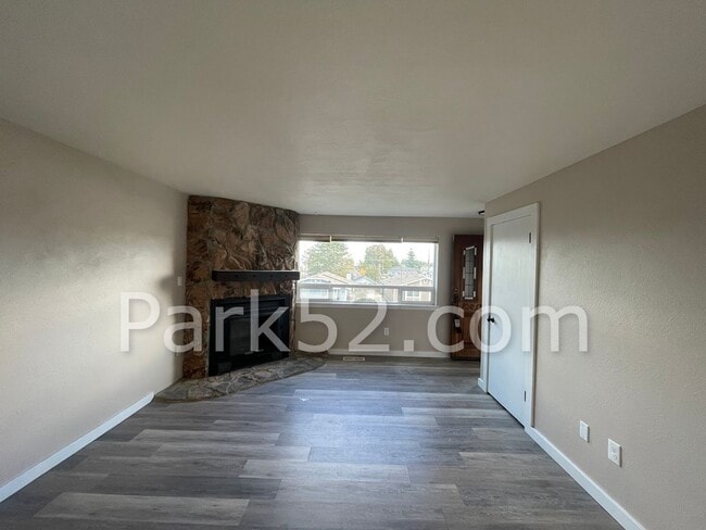 Building Photo - North Tacoma 4 Bed 2 Bath Single Family Home