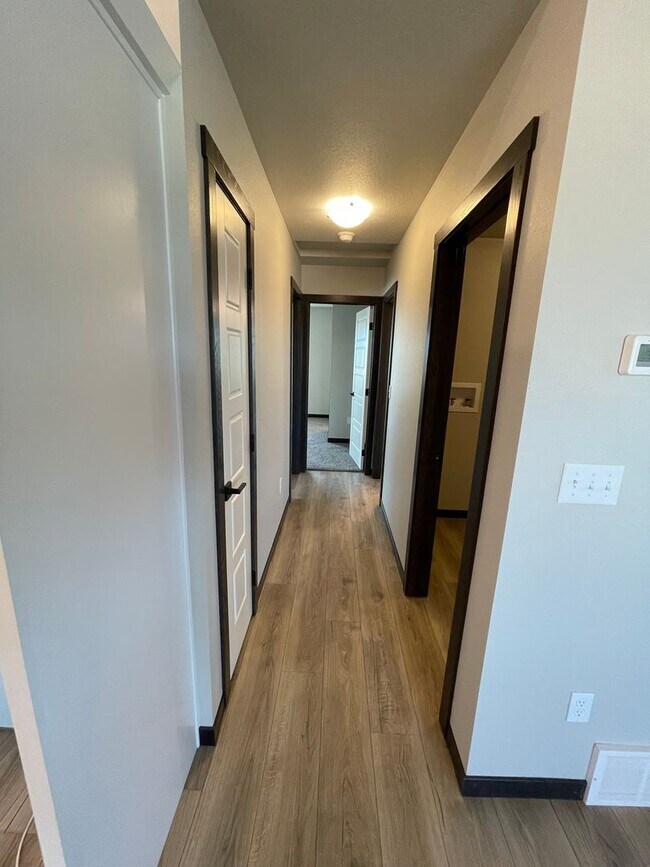 Foto del edificio - Newer Home with Two Bedrooms, Two Bathrooms & Modern Amenities!