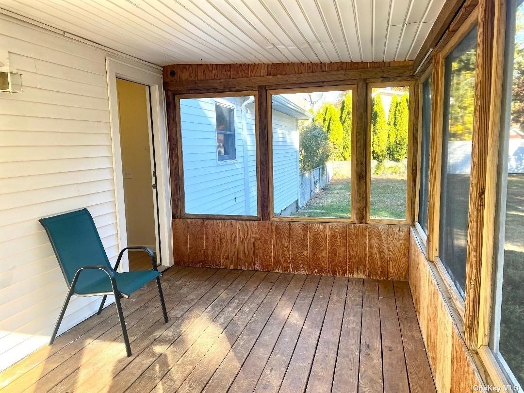 27 Ocean Ave Center Moriches, NY 11934 Alquileres en Center Moriches