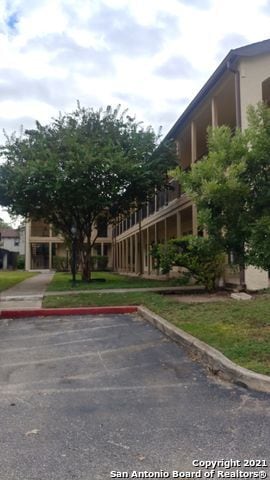 Building Photo - 8702 Village Dr