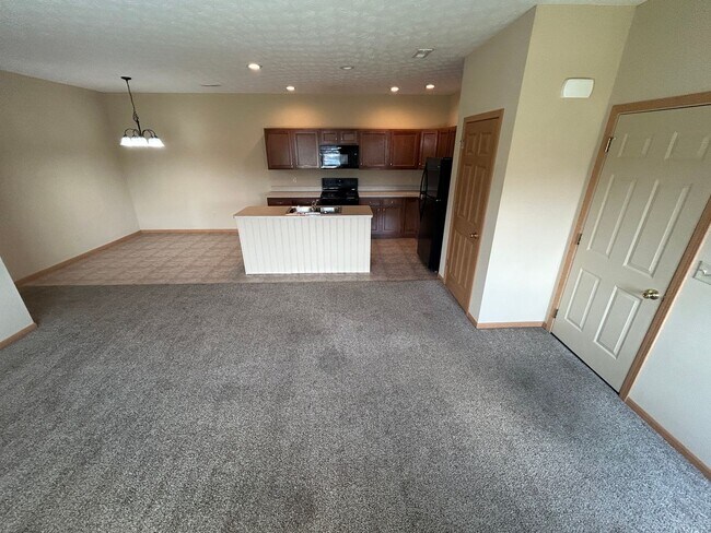 Foto del edificio - Modern & Spacious 3-Bedroom Ranch Condo!