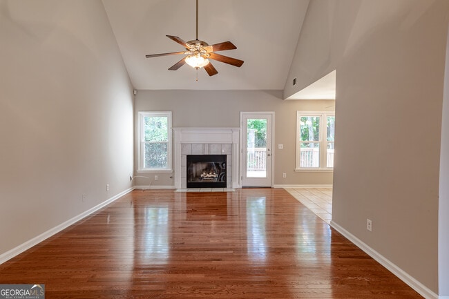 Foto del edificio - 705 Oxford Crest Ct NW