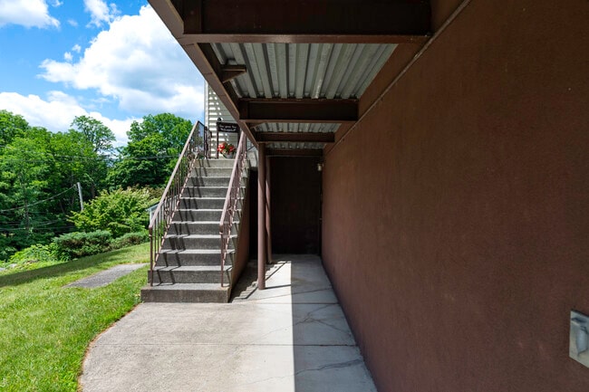 Building Photo - 28 Miller Hill Rd