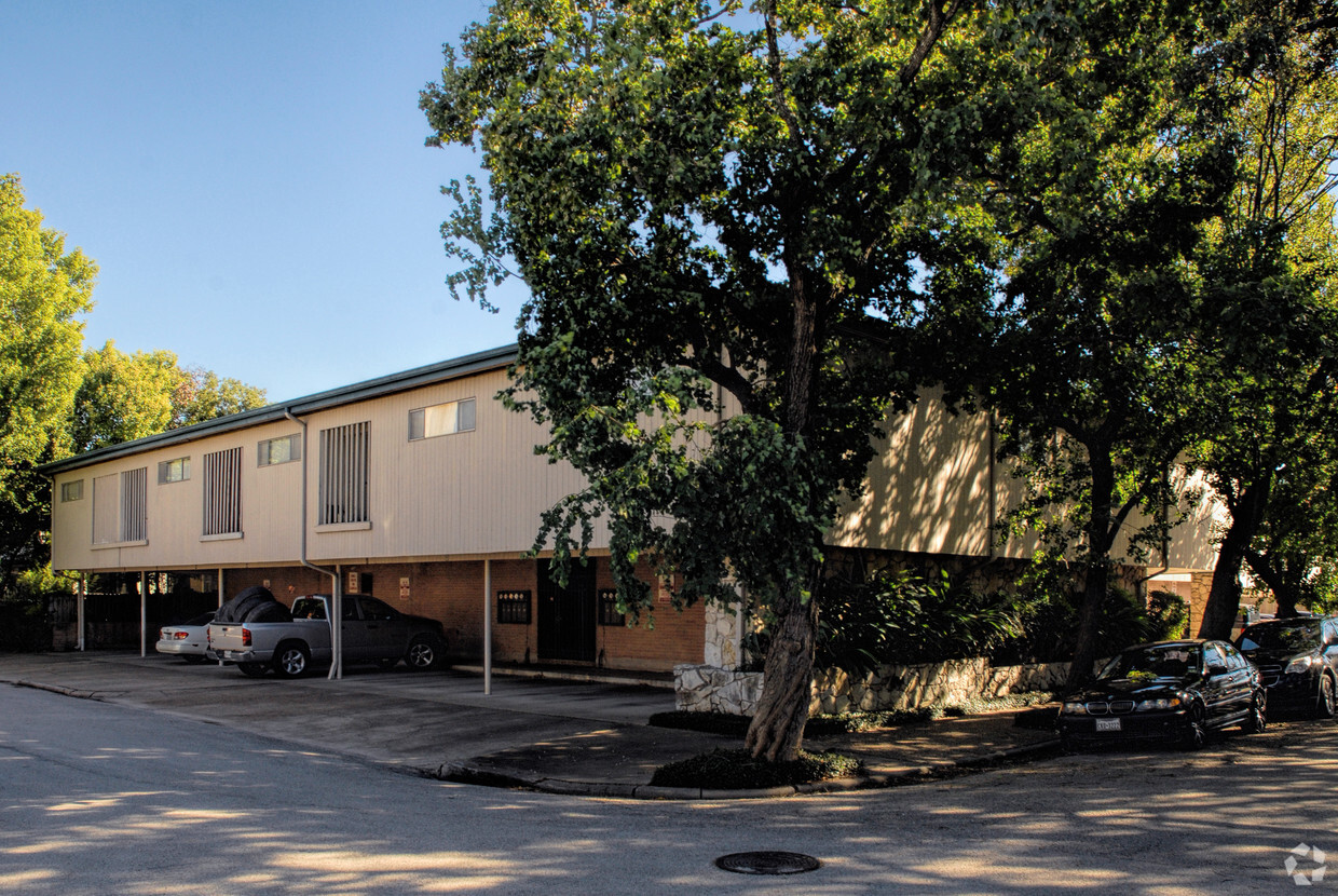 Building Photo - 3703 Roseland St