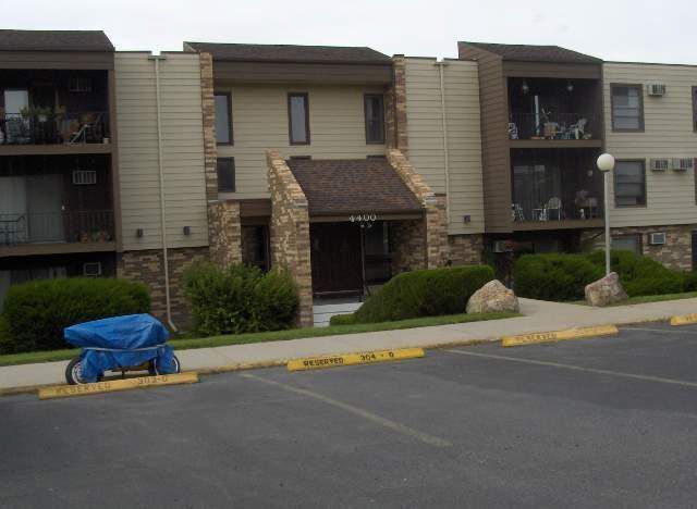 Primary Photo - Large One Bedroom! Heat Paid! Mountain View!